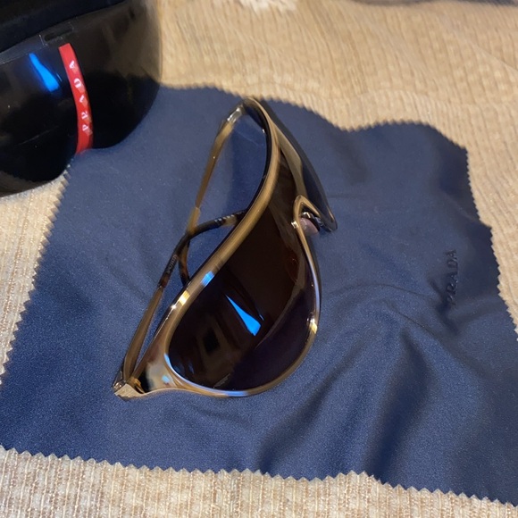 🌹♣️🌹NWOT PRADA Gold Polarized Sunglasses - Picture 5 of 16